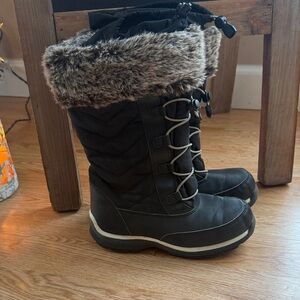 Lands End winter boots. Kids size 2. Black